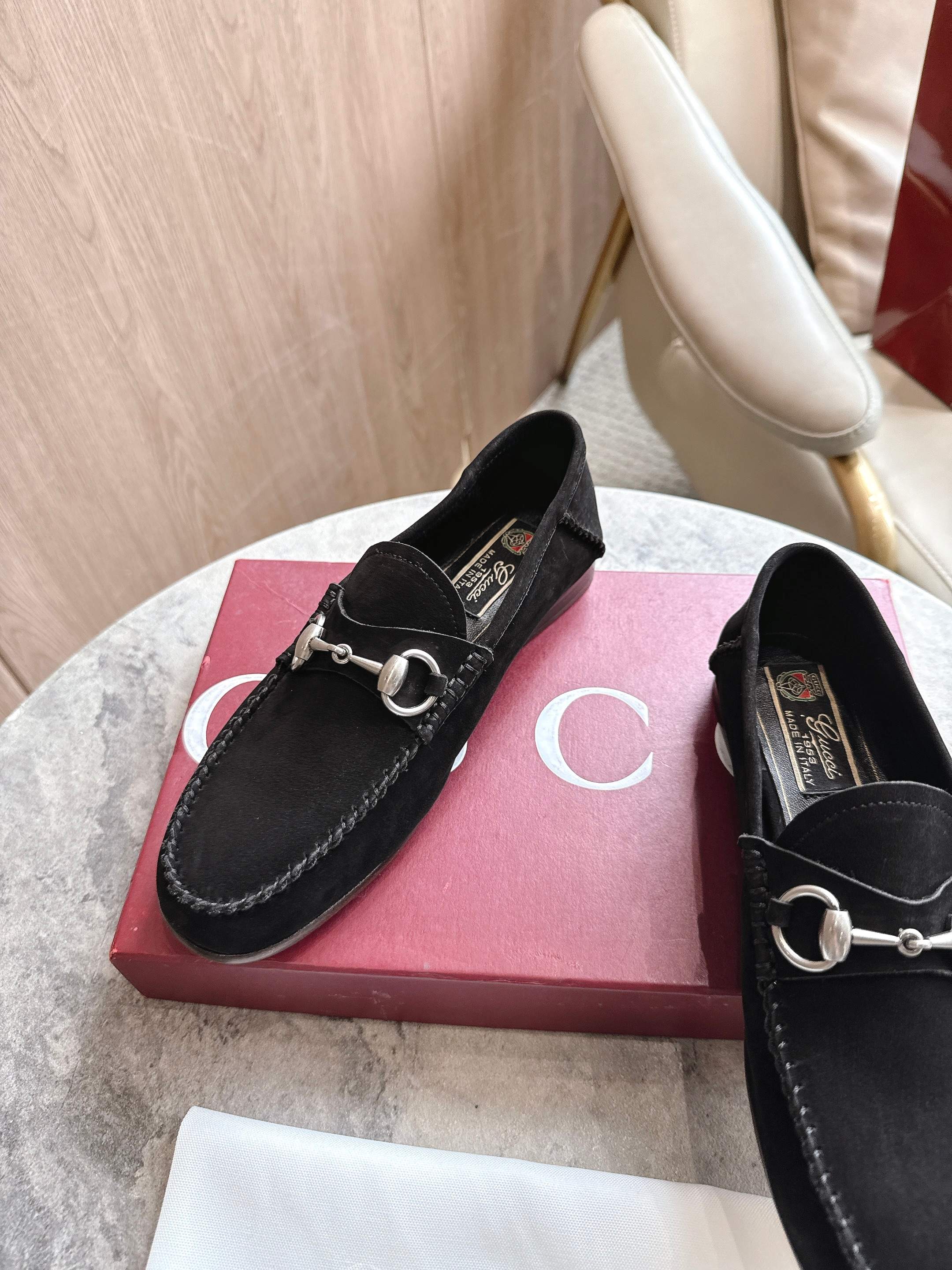 Gucci women's leather shoes-40