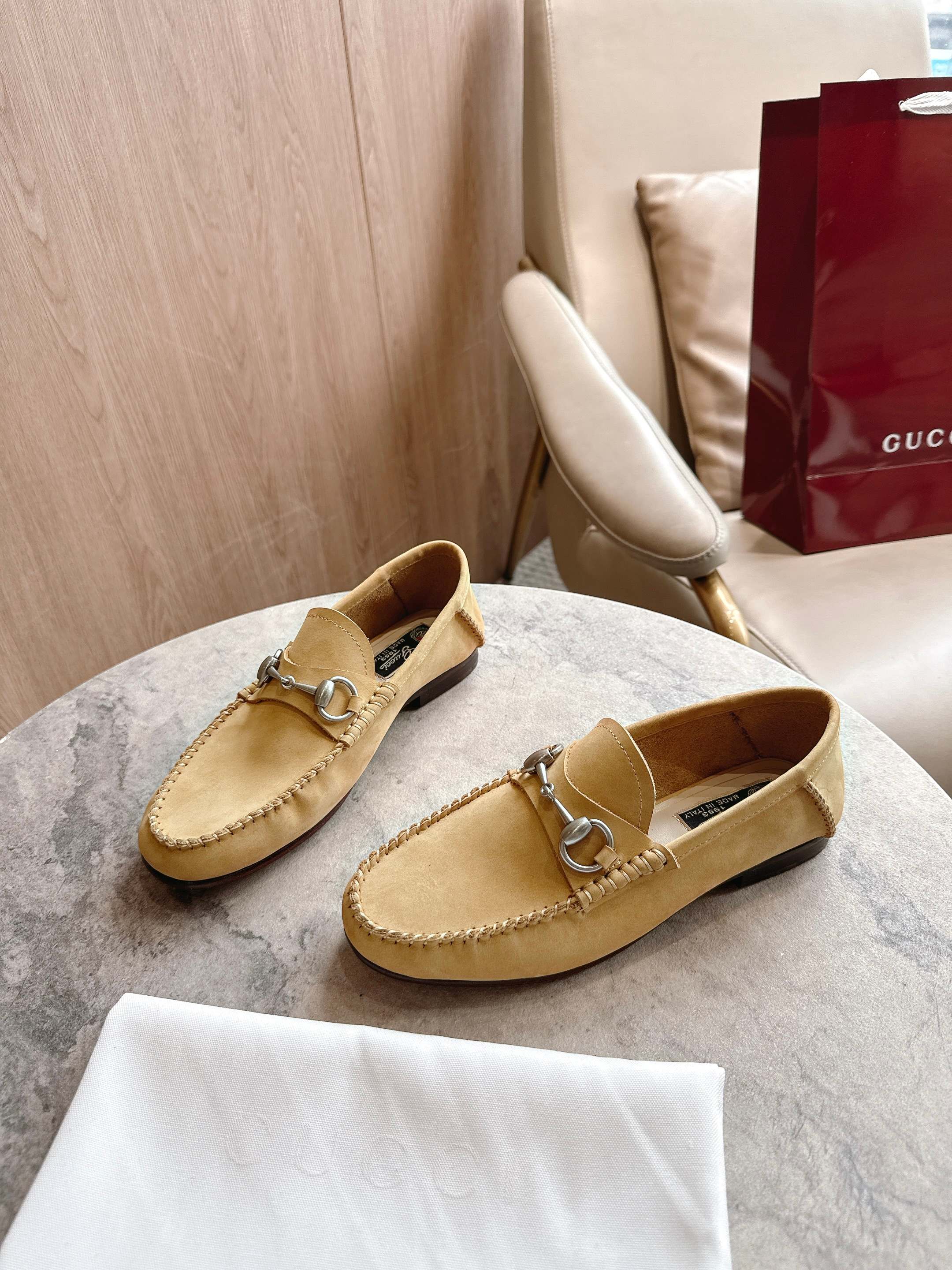 Gucci women's leather shoes-39