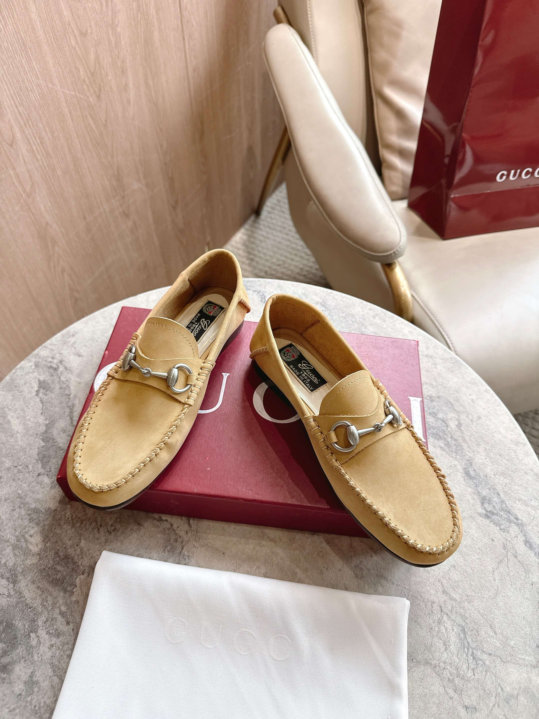 Gucci women's leather shoes-39