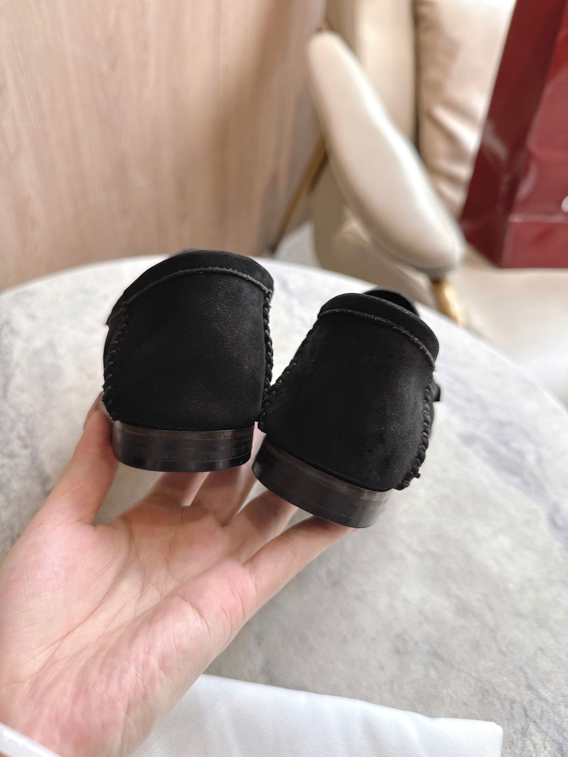 Gucci women's leather shoes-40