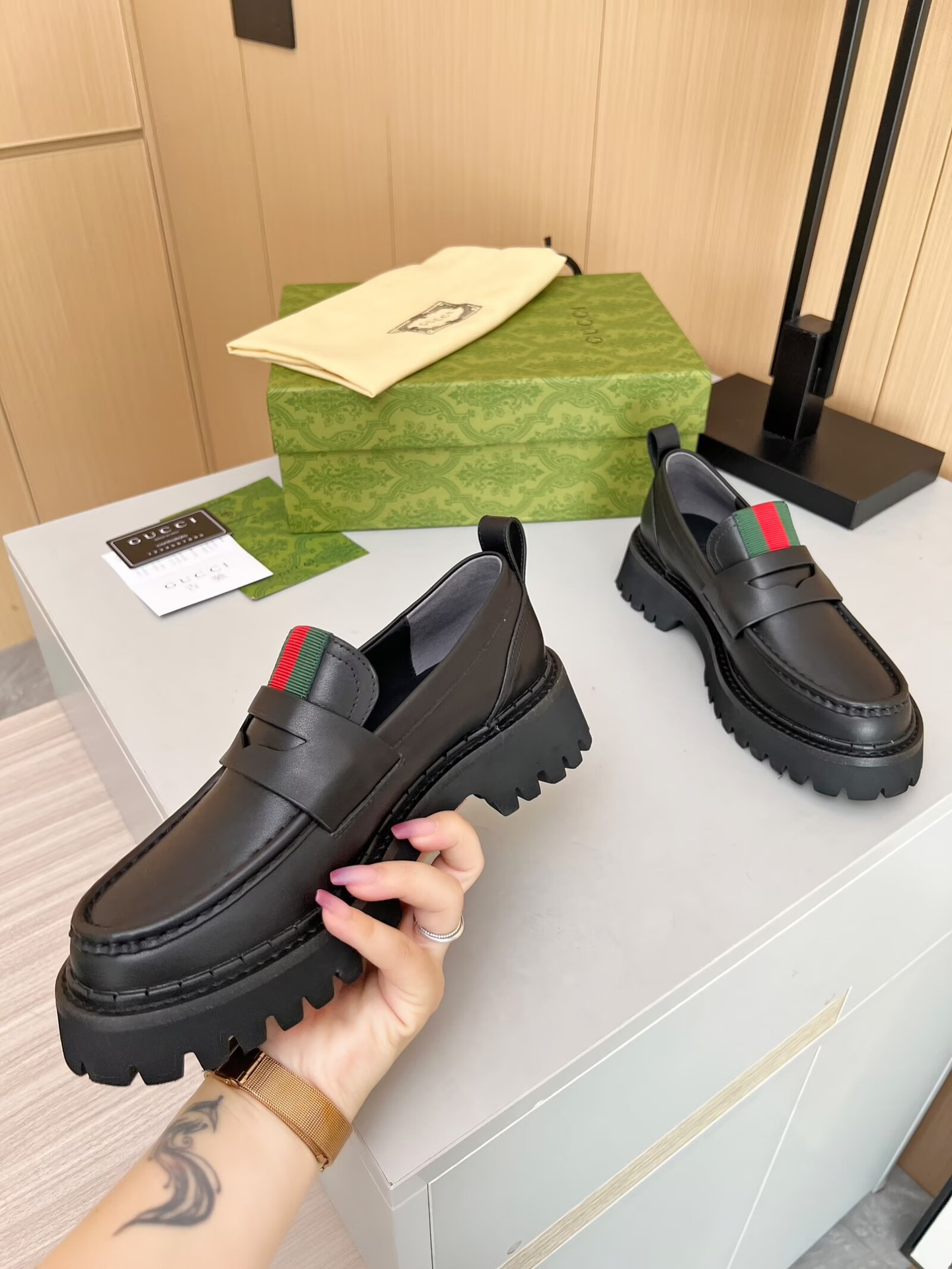 Gucci women's leather shoes-16