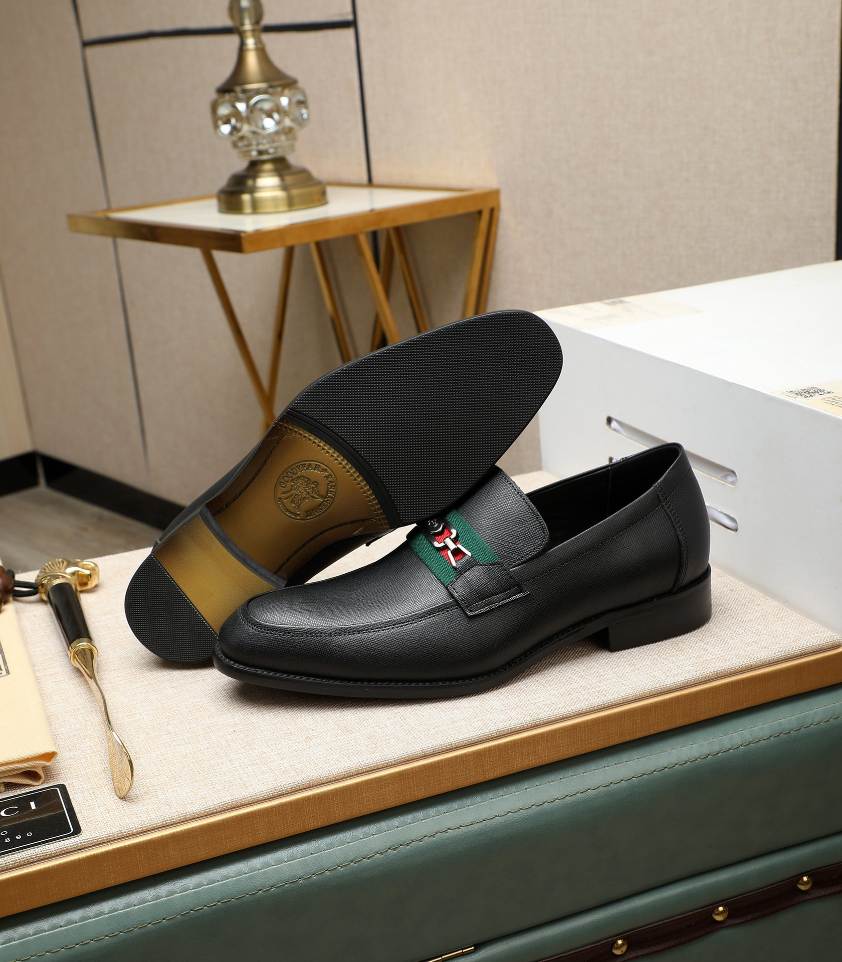 Gucci men's leather shoes-107