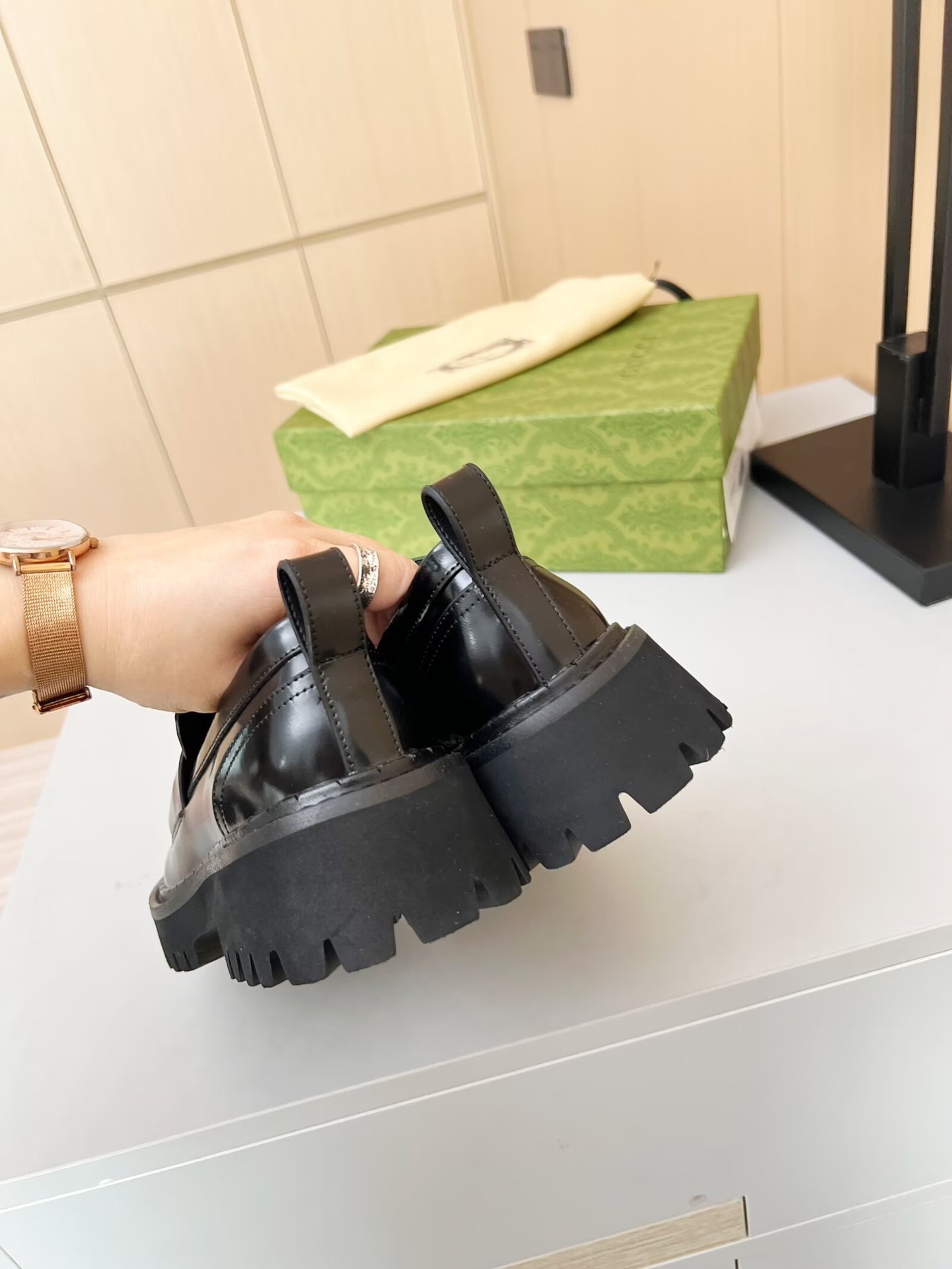 Gucci women's leather shoes-29