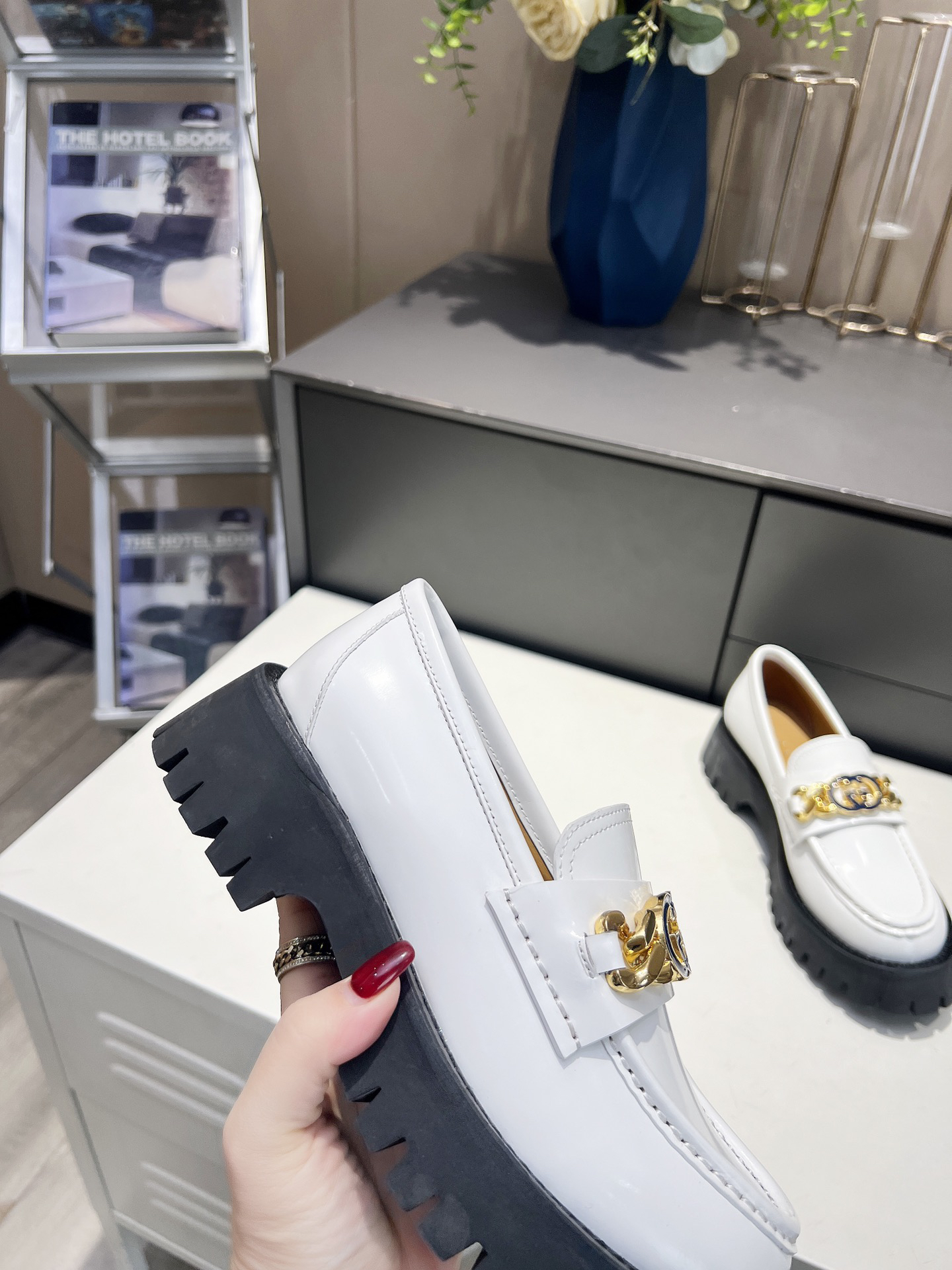 Gucci women's leather shoes-15