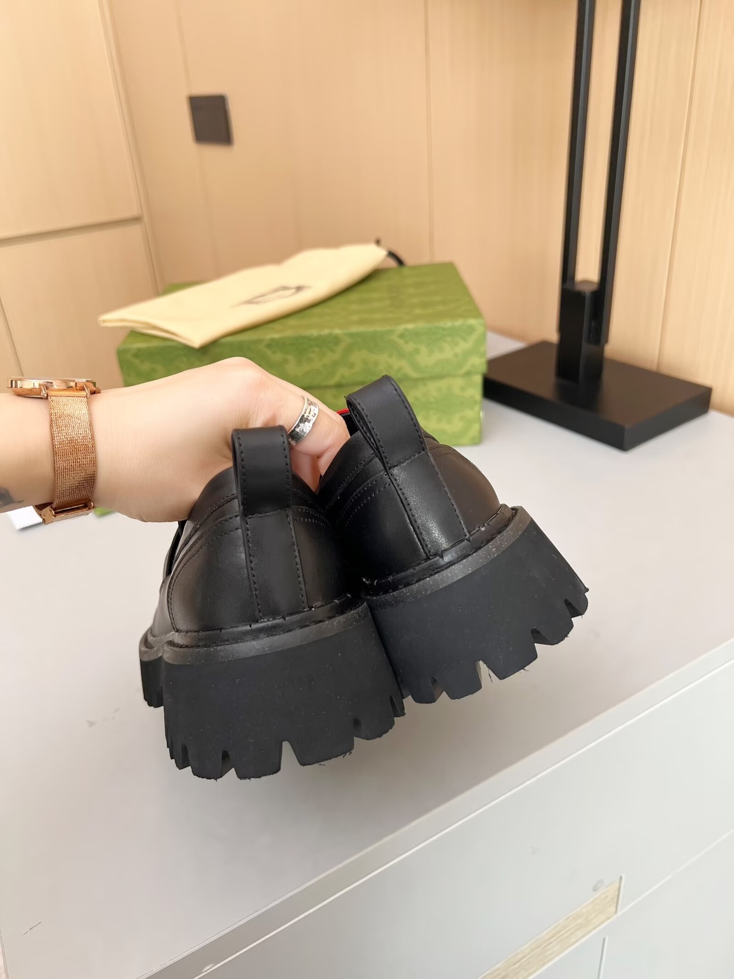 Gucci women's leather shoes-28