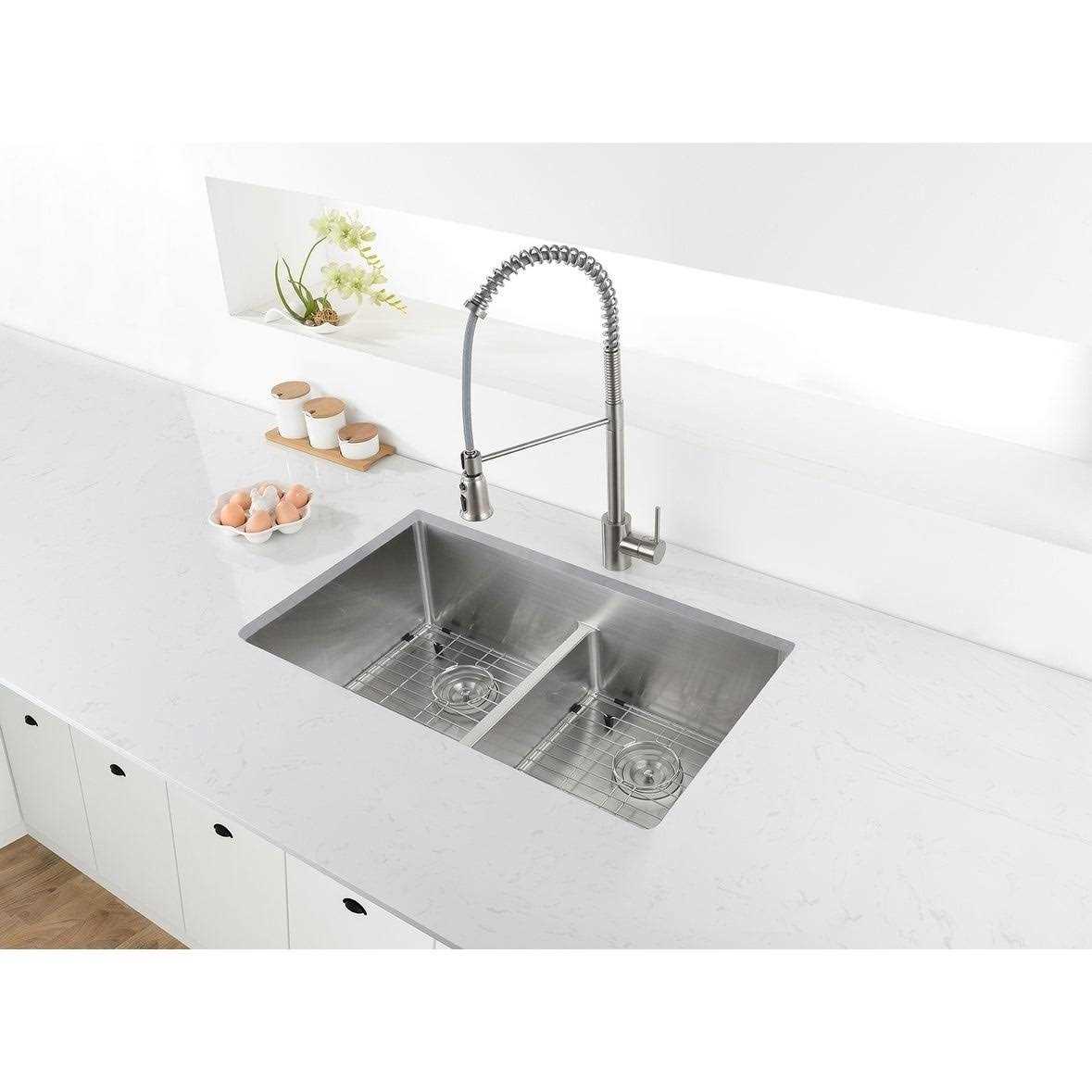 Ruvati 30-inch Low-Divide Undermount Tight Radius 50/50 Double Bowl 16 Gauge Stainless Steel Kitchen Sink RVH7355