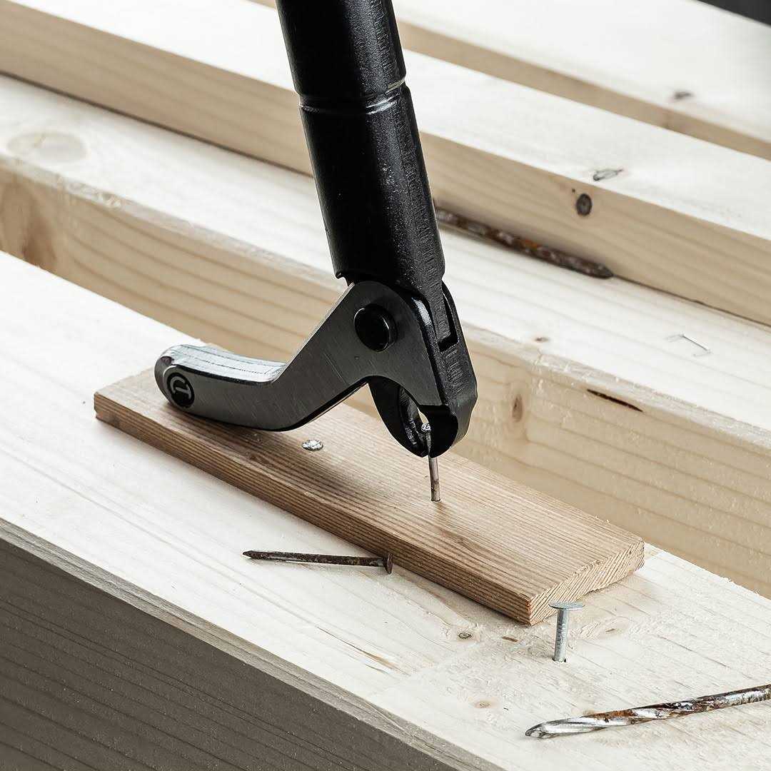 Crescent Nail Puller