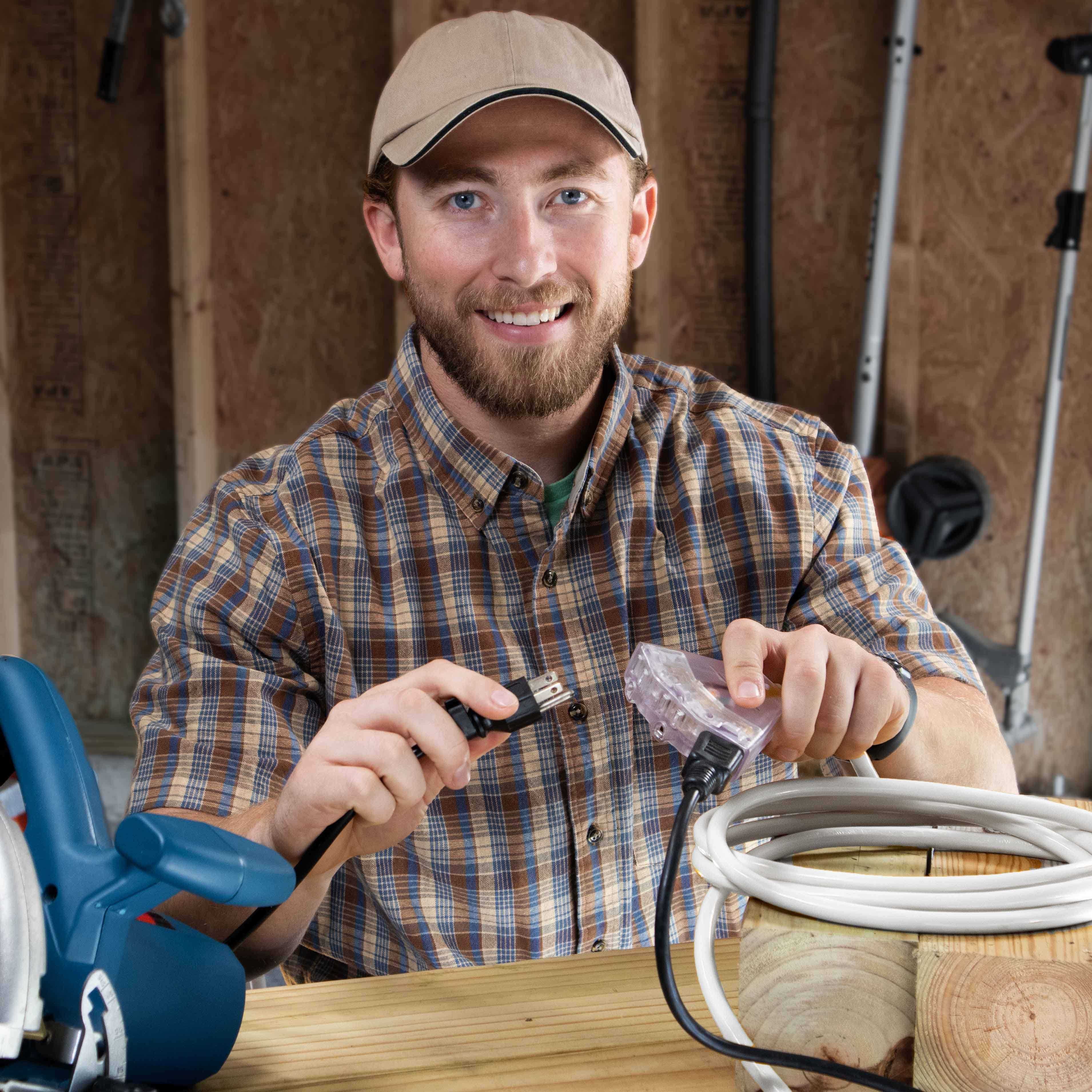 Watt's Wire 12 Gauge Heavy Duty Outdoor Extension Cord 3-Outlet Lighted SJTW