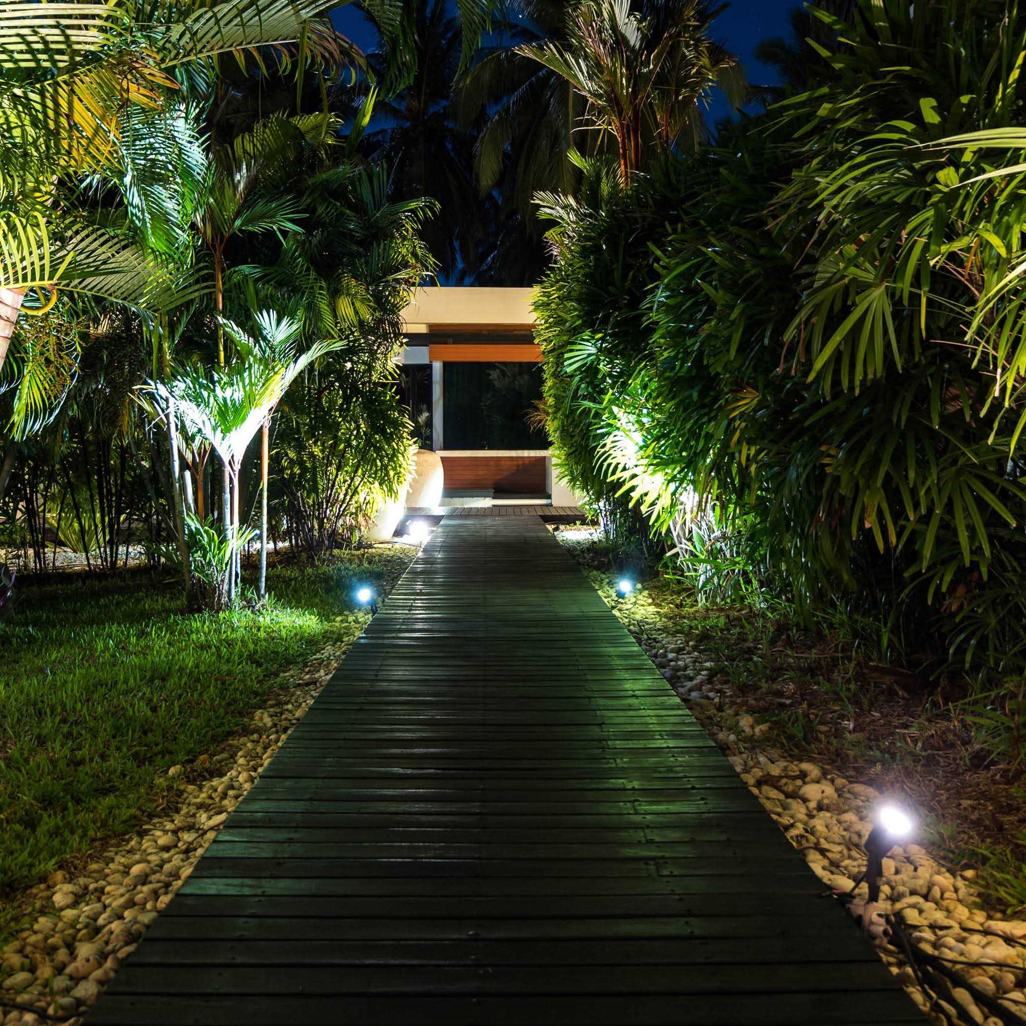 Armacost Lighting 811004 100 Watt Standard Indoor/Outdoor Power Supply