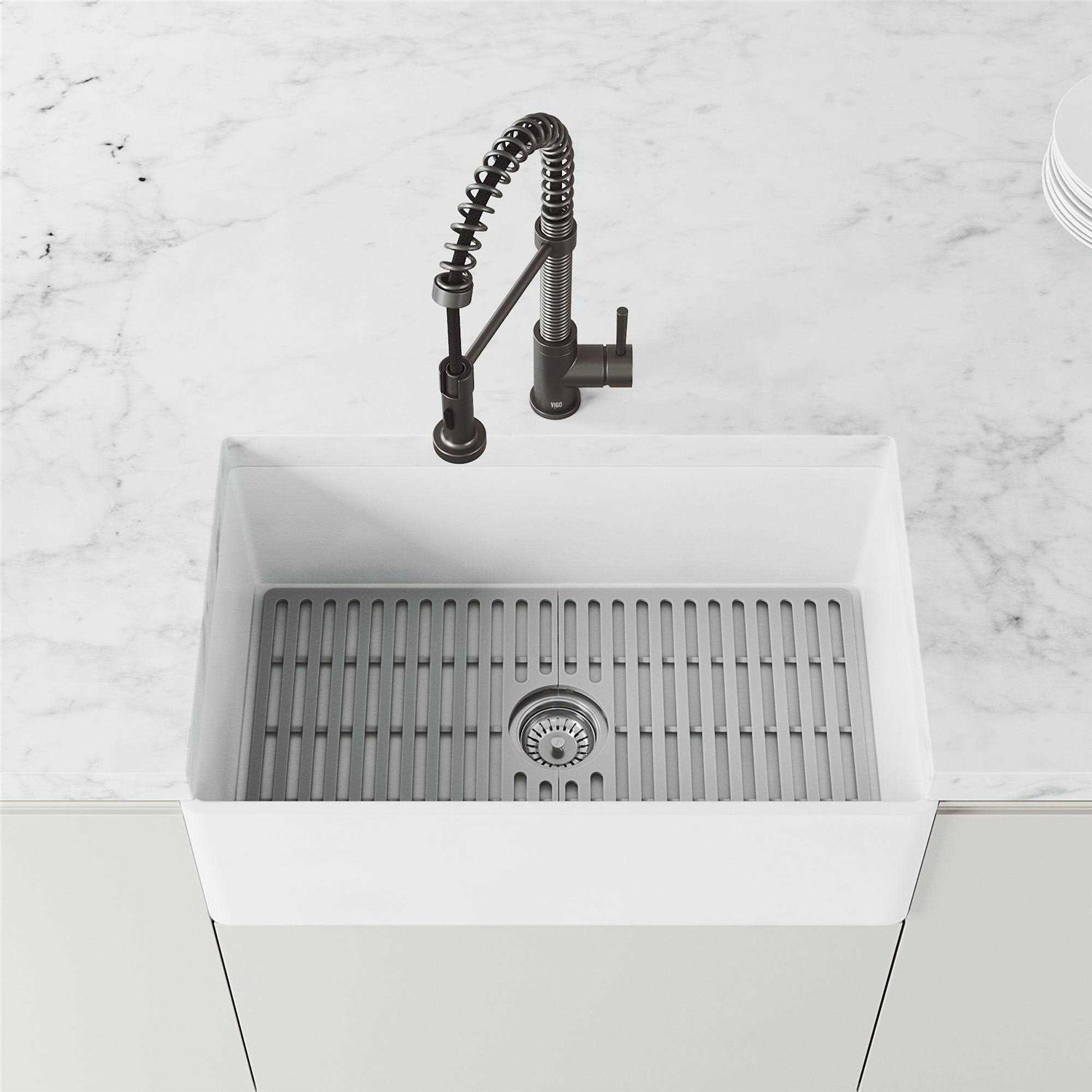 Vigo Edison Graphite Black Single Handle Pull-Down Kitchen Faucet VG02001GB