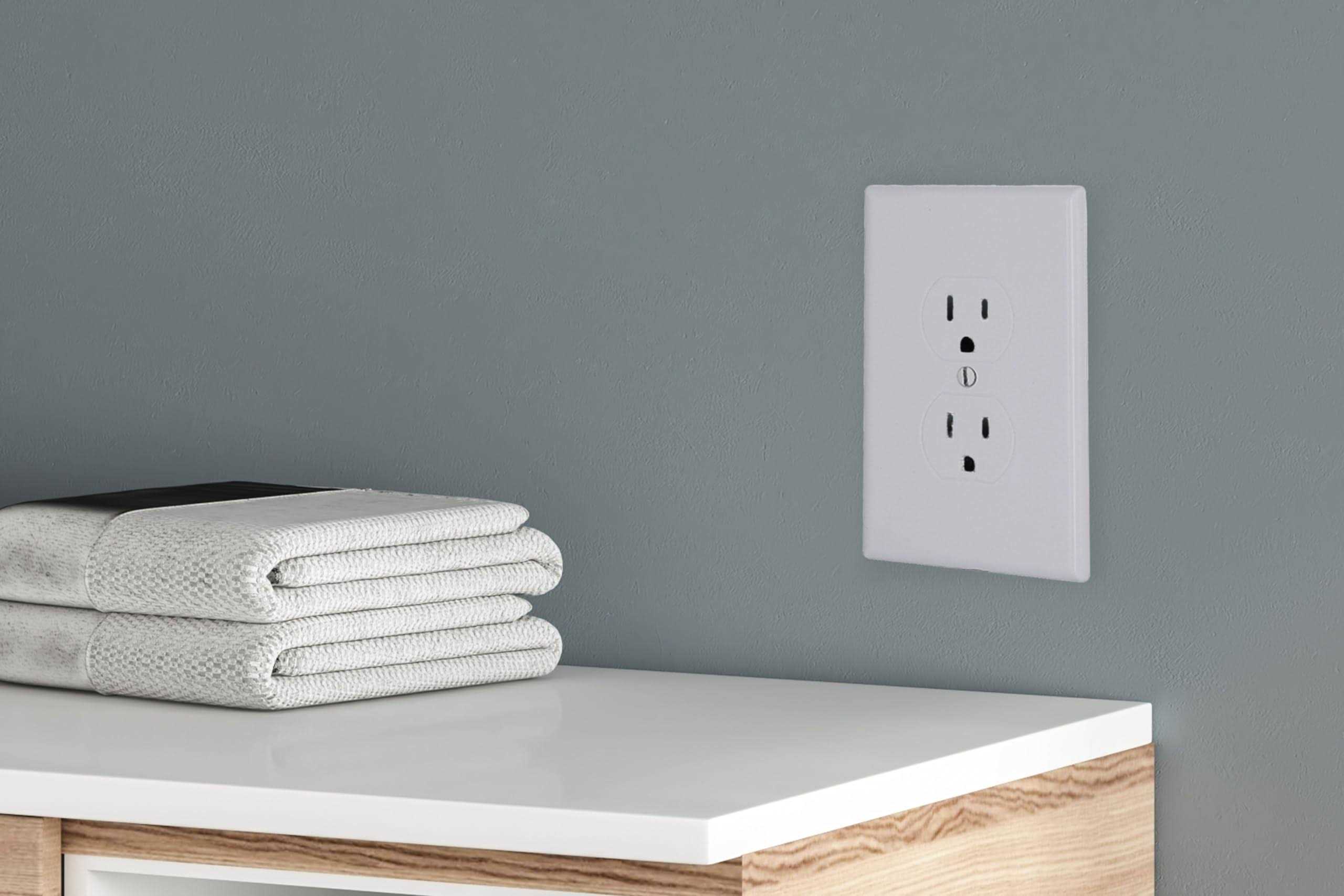 Taymac Revive 1-Gang White Decorator Midsize Wall Plate 2600W