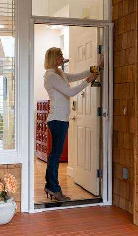 Genius Cool Single Retractable Door Screen-White