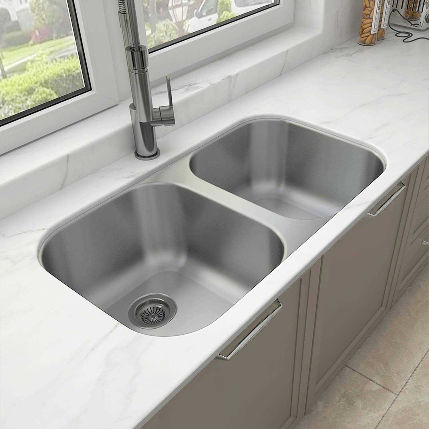 Sinber 32 x 18 x 9 Undermount Double Bowl Kitchen Sink with 18 Gauge 304 Stainless Steel