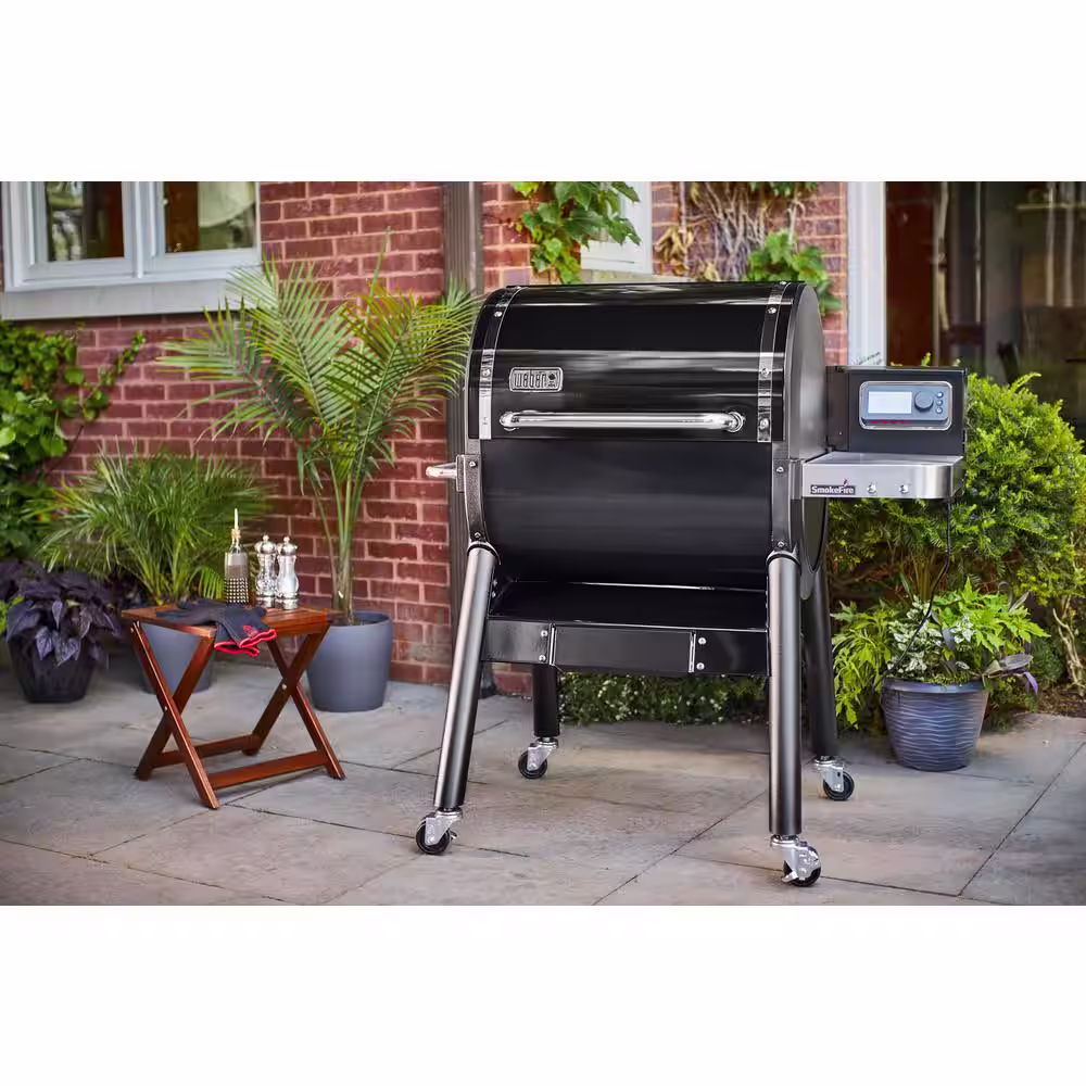 Weber SmokeFire EX4 Wood Fired Pellet Smart Grill in Black (2nd Gen)