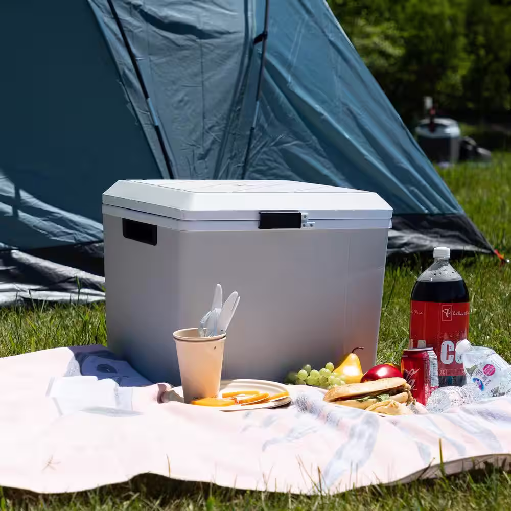 Koolatron 29 Qt (27.5 L) Thermoelectric Voyager Cooler
