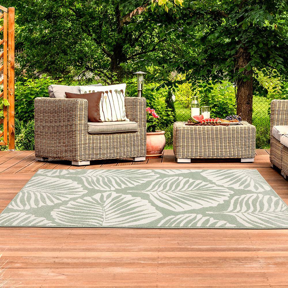 AVERLEY HOME Katalina Green/Ivory 10 ft. x 13 ft. Palms Indoor/Outdoor Patio Area Rug