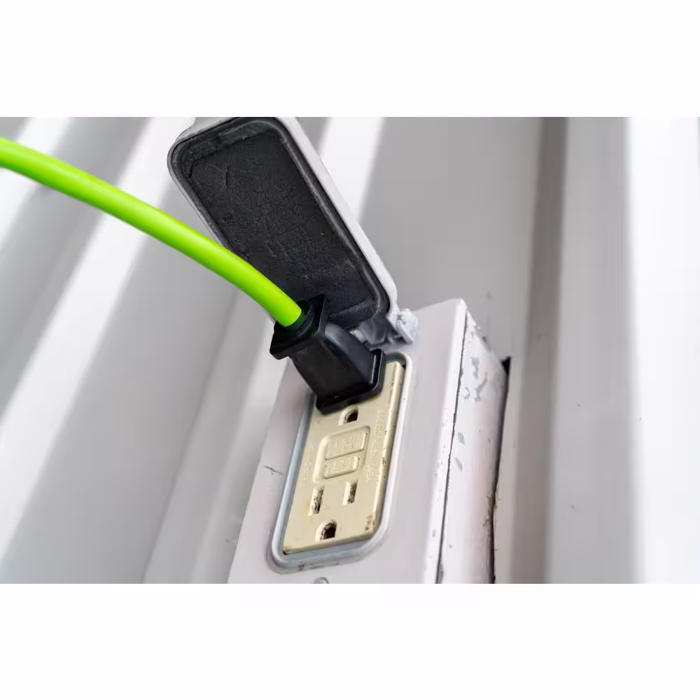 Woods 120 ft. 16/2 SJTW Outdoor Light-Duty Extension Cord