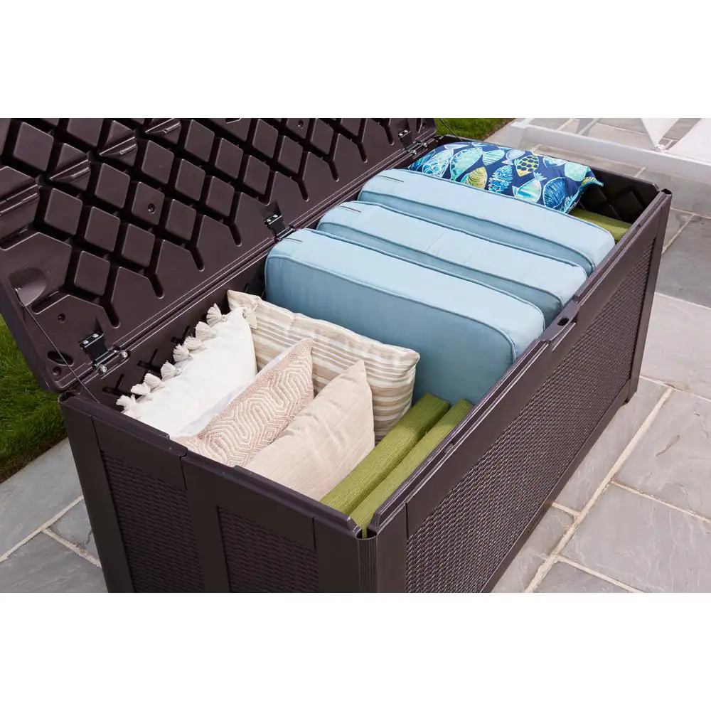 Rubbermaid 134 Gal. XL Resin Deck Box