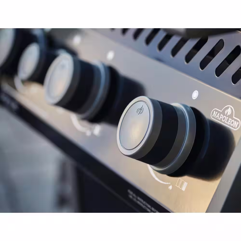 NAPOLEON Rogue 3-Burner Natural Gas Grill with Range Side Burner in Black