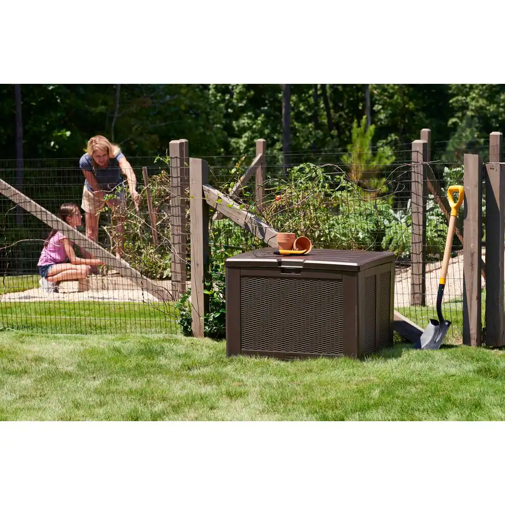 Rubbermaid 74 Gal. Medium Resin Deck Box