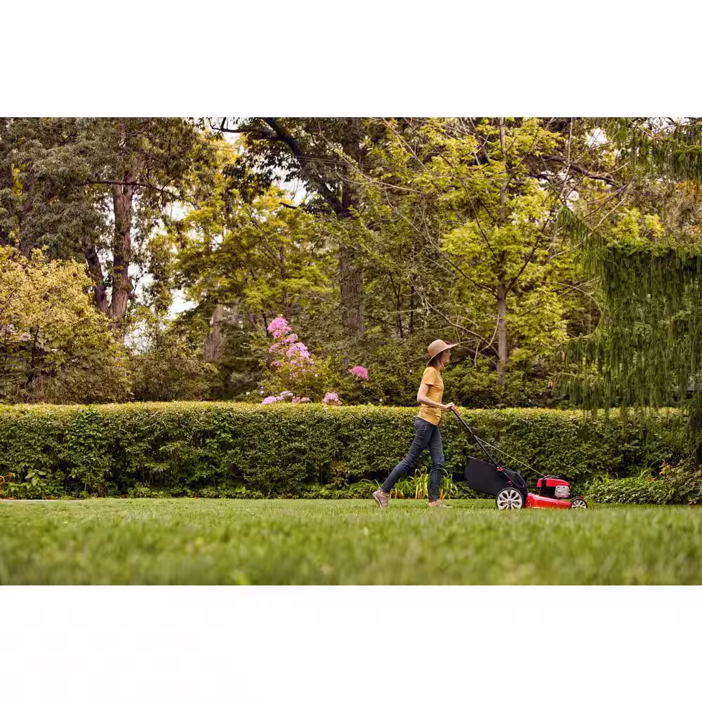 Troy-Bilt 21in. 140cc Briggs & Stratton Gas Push Lawn Mower with Rear bag and Mulching Kit Included