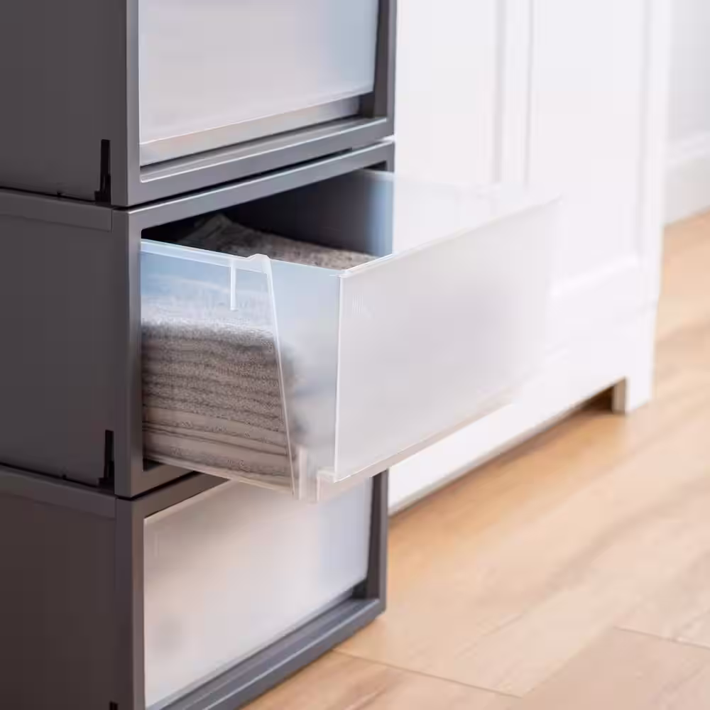 IRIS Plastic Chest Drawer in Gray