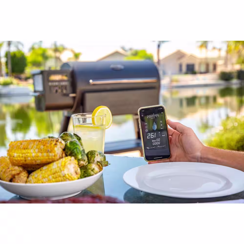 Louisiana Grills 800 Black Label Pellet Grill with WiFi Control in Black