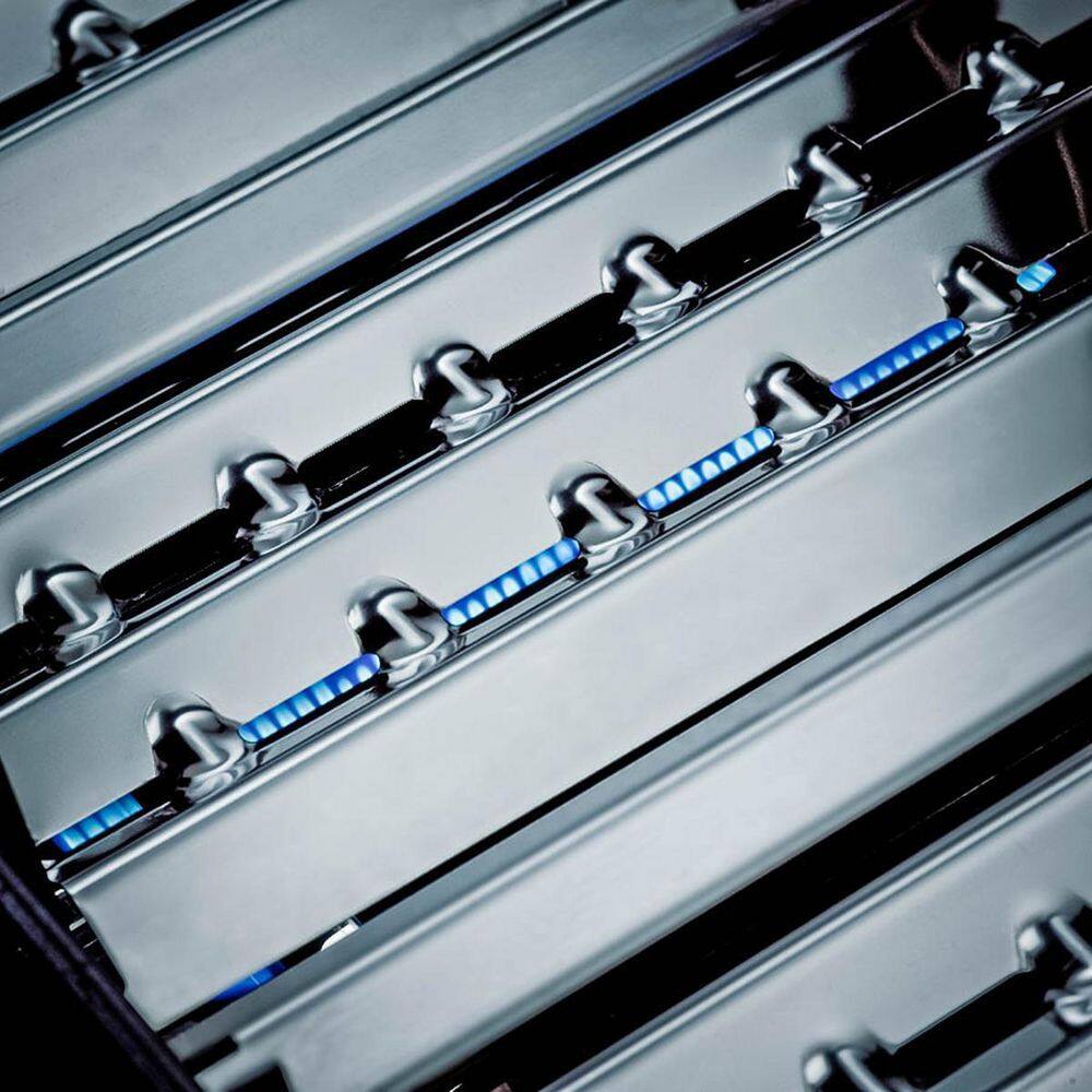 Broil King Regal S 420 PRO 4-Burner Propane Gas Grill in Stainless Steel