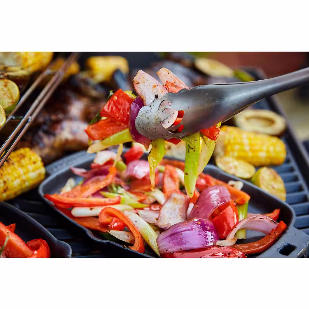 NAPOLEON Rogue 3-Burner Propane Gas Grill in Black