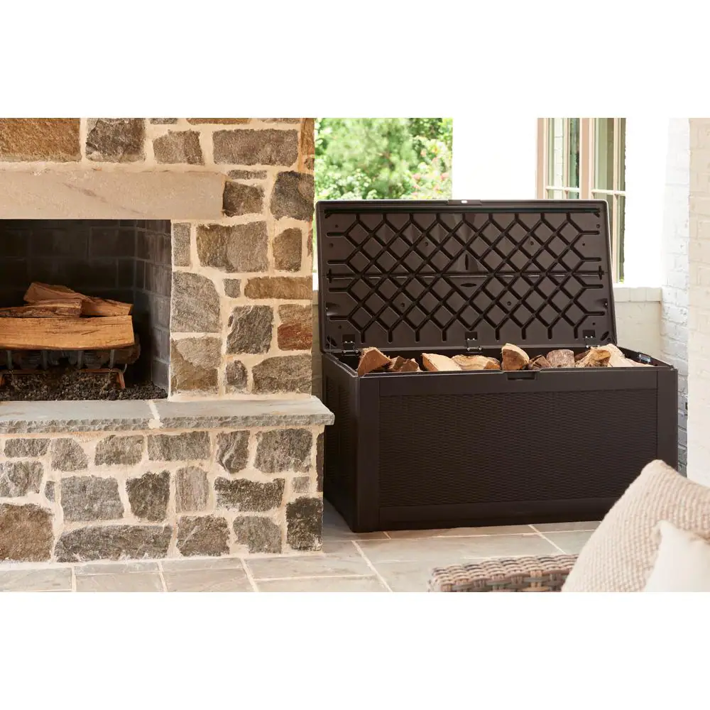 Rubbermaid 134 Gal. XL Resin Deck Box
