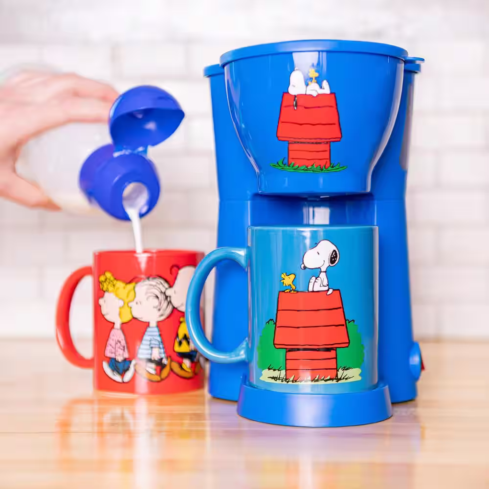 Uncanny Brands Peanuts Single Cup Black Drip Coffee Maker Snoopy and Friends Mugs Included