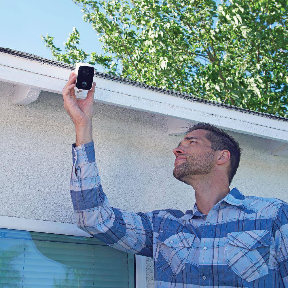 Swann CoreCam Battery Wireless Indoor/Outdoor Security Camera White with True Detect Heat and Motion Detection (3-Pack)