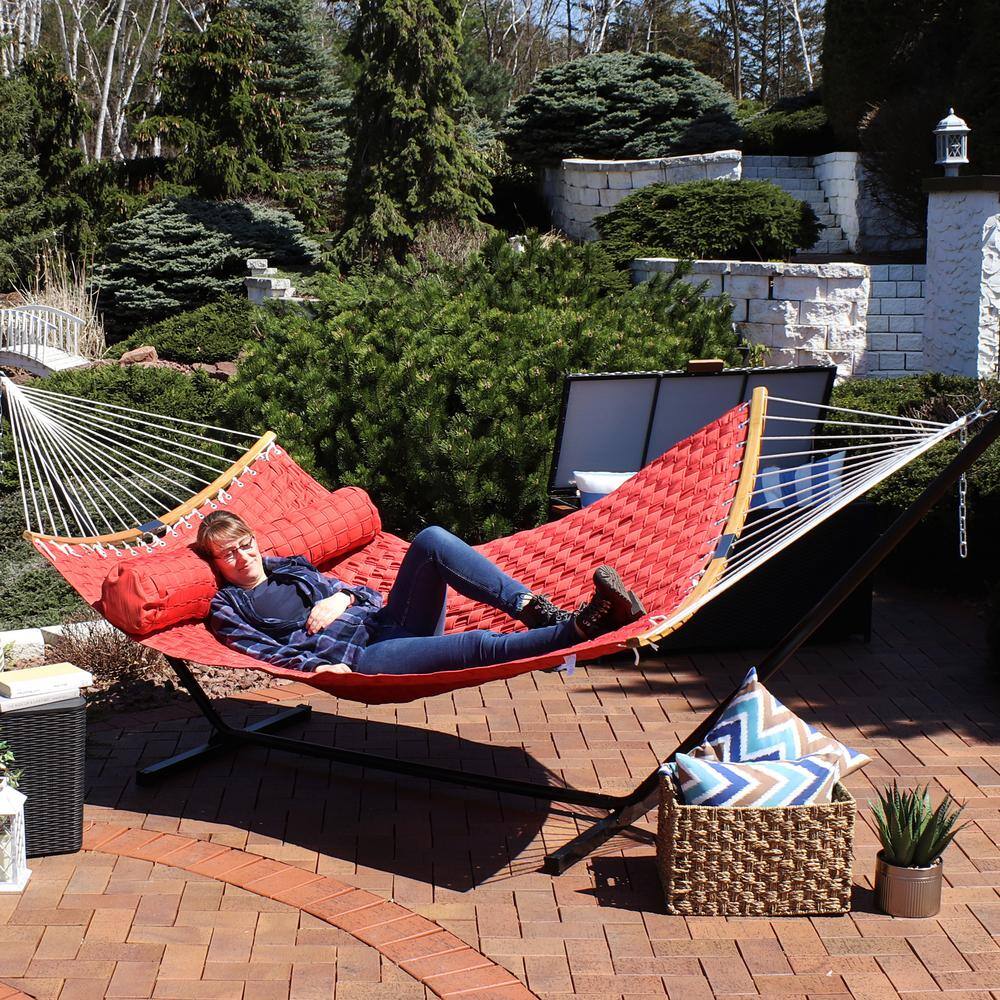 Sunnydaze Decor Sunnydaze 4.5 ft. Hammock with Curved Bamboo Spreader Bar and Pillow - Red