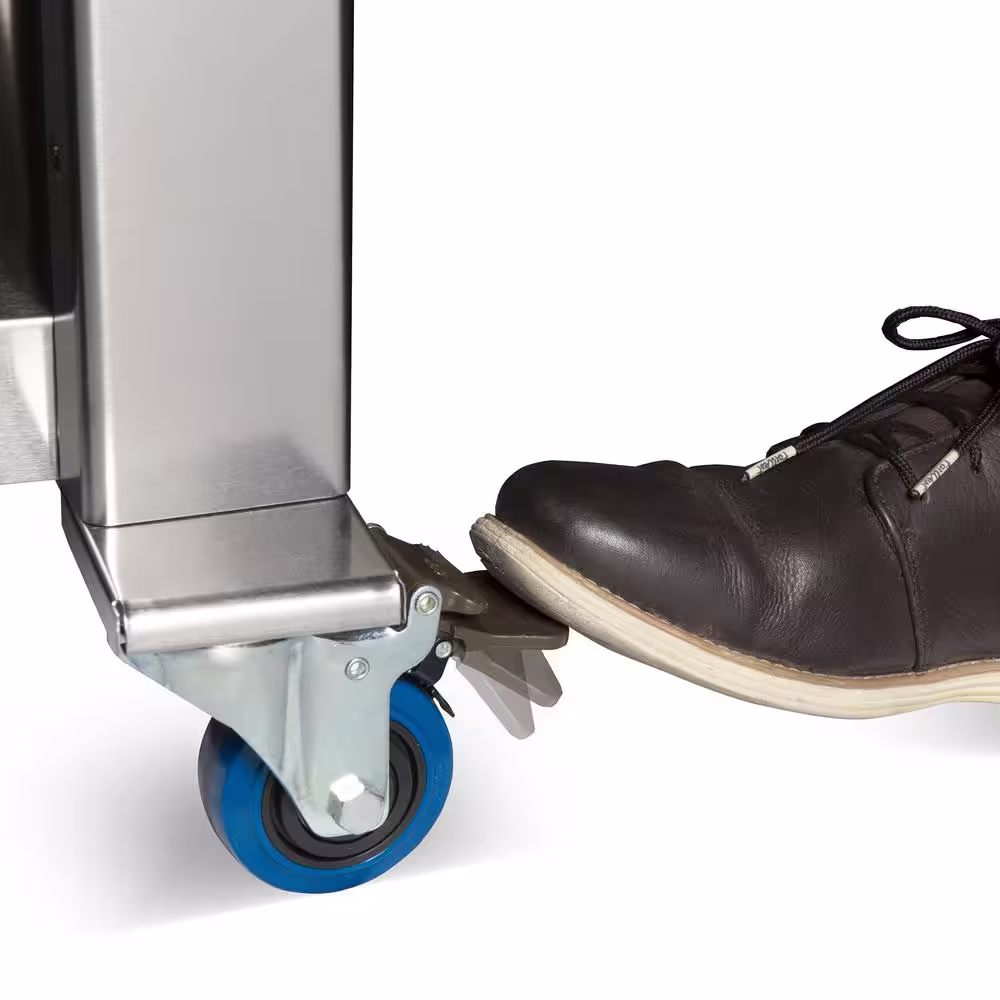 Broil King Regal S 510 Commercial 5-Burner Propane Gas Grill in Stainless Steel