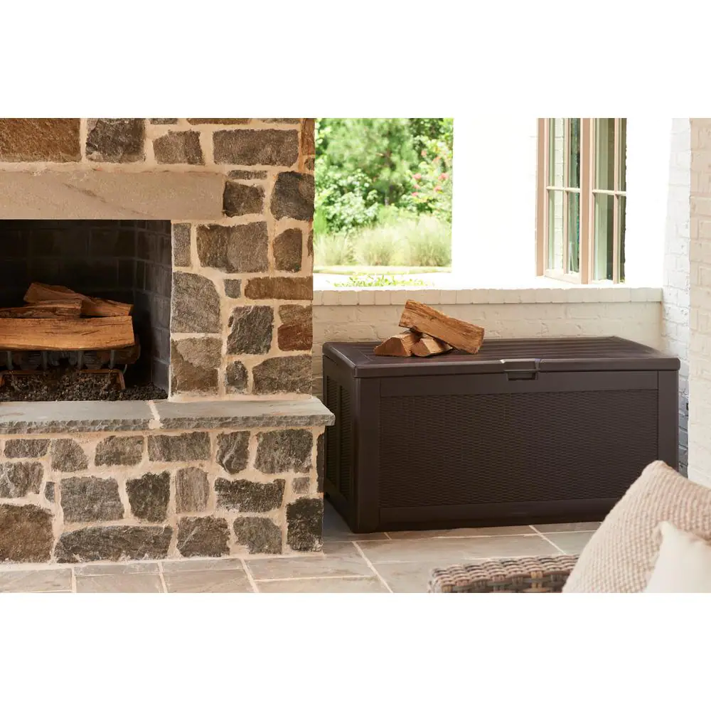 Rubbermaid 134 Gal. XL Resin Deck Box