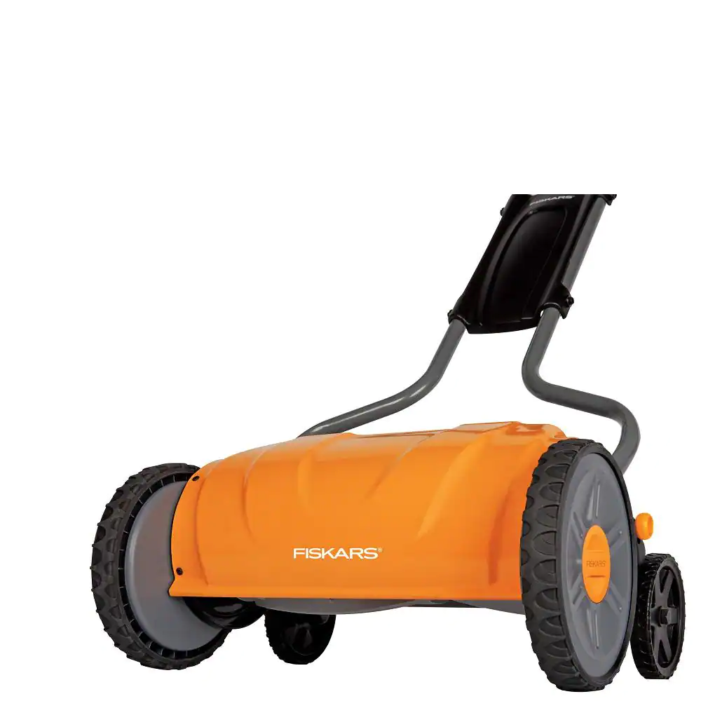 Fiskars StaySharp 17 in. Manual Push Walk Behind Non-Electric Reel Mower