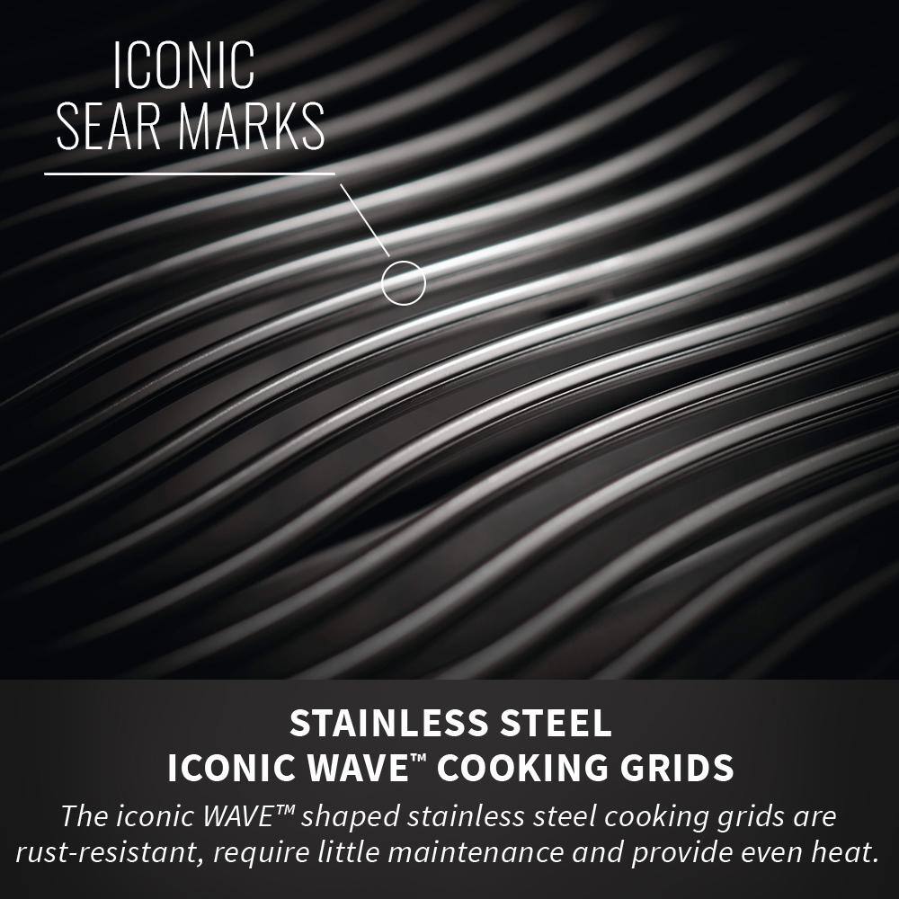 NAPOLEON Rogue 3-Burner Propane Gas Grill in Stainless Steel with Infrared Rear and Side Burners