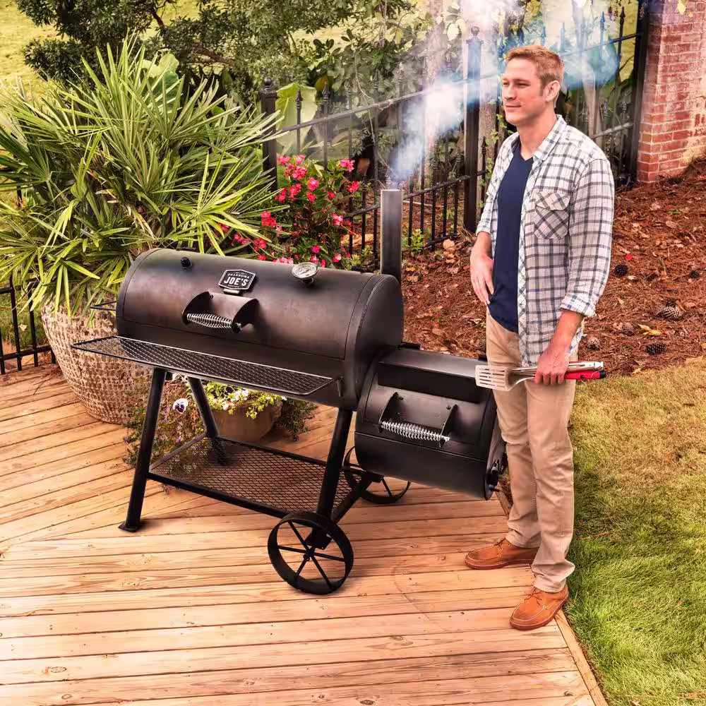 OKLAHOMA JOE'S Highland Reverse Flow Offset Charcoal Smoker and Grill in Black with 900 sq. in. Cooking Space