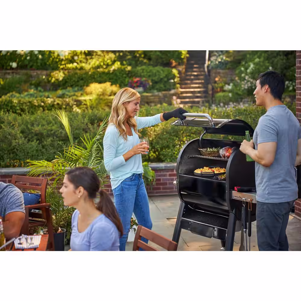 Weber SmokeFire EX4 Wood Fired Pellet Smart Grill in Black (2nd Gen)