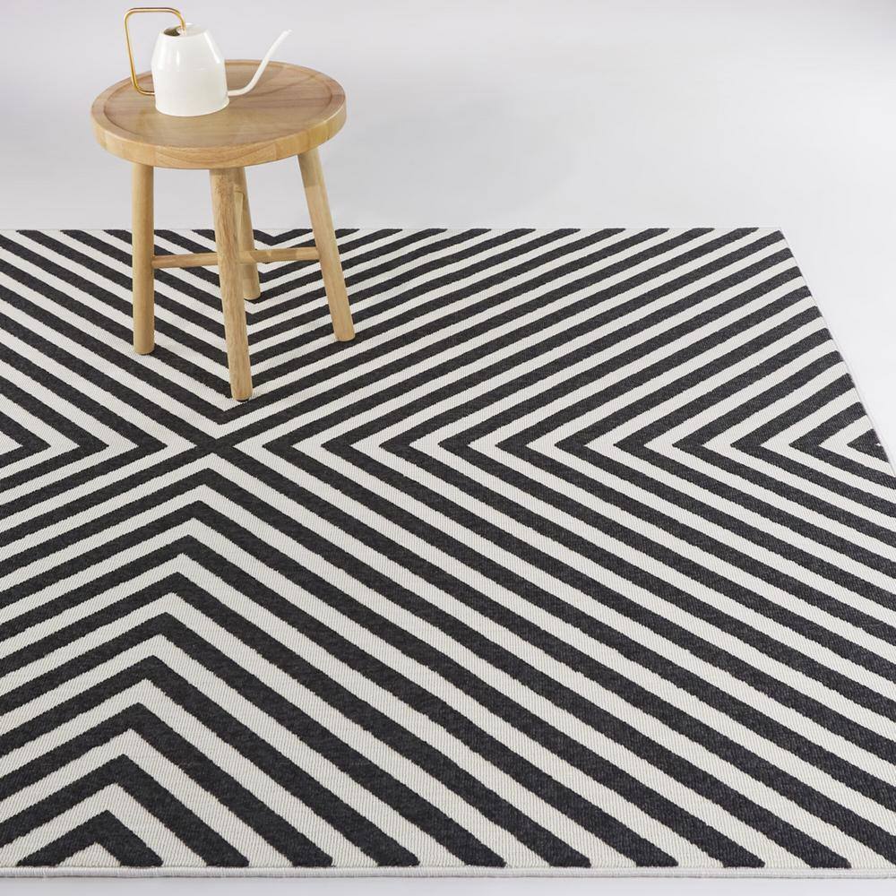 None Issei Black 7 ft. 10 in. x 10 ft. Geometric Indoor/Outdoor Area Rug
