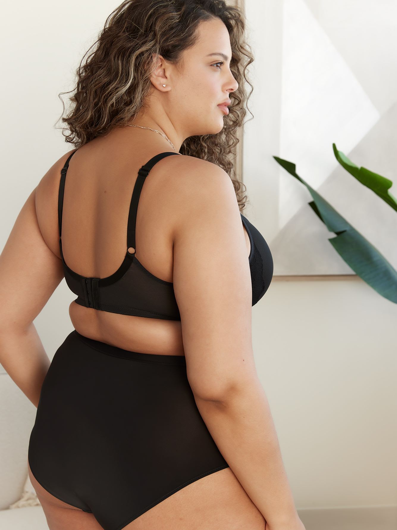 Mesh Spacer Bra With Lace Details - Déesse Collection