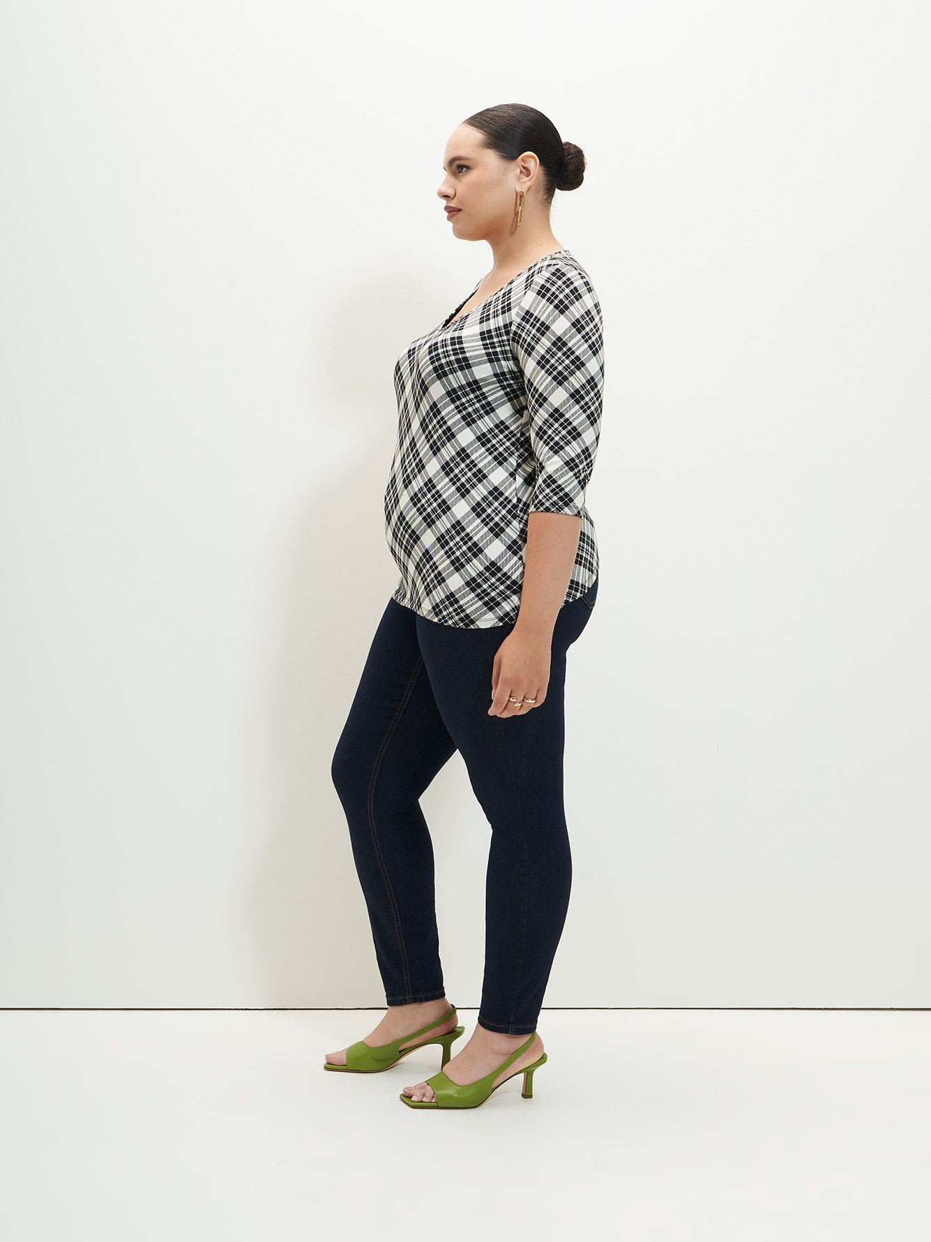 Silhouette-Fit V-Neck T-Shirt - Addition Elle - PENN. Essentials
