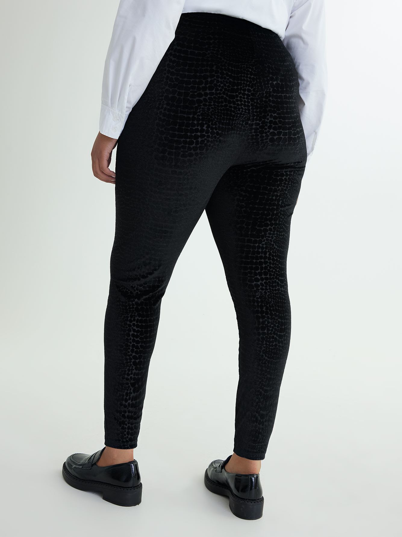 Velvet Croco Textured Fashion Legging - PENN. Essentials