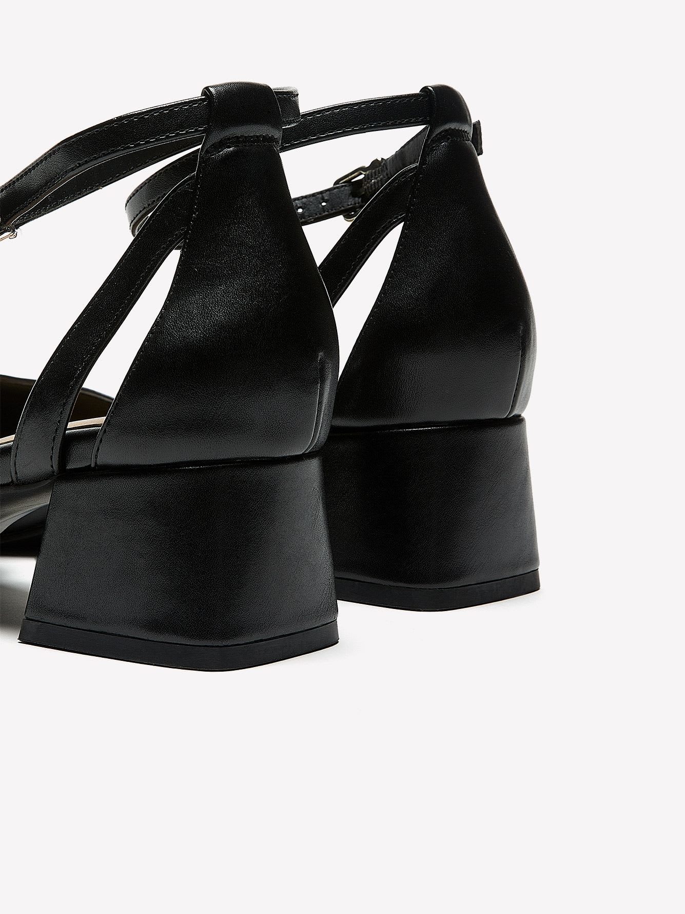 Extra Wide Width, Low Block Heel Shoe