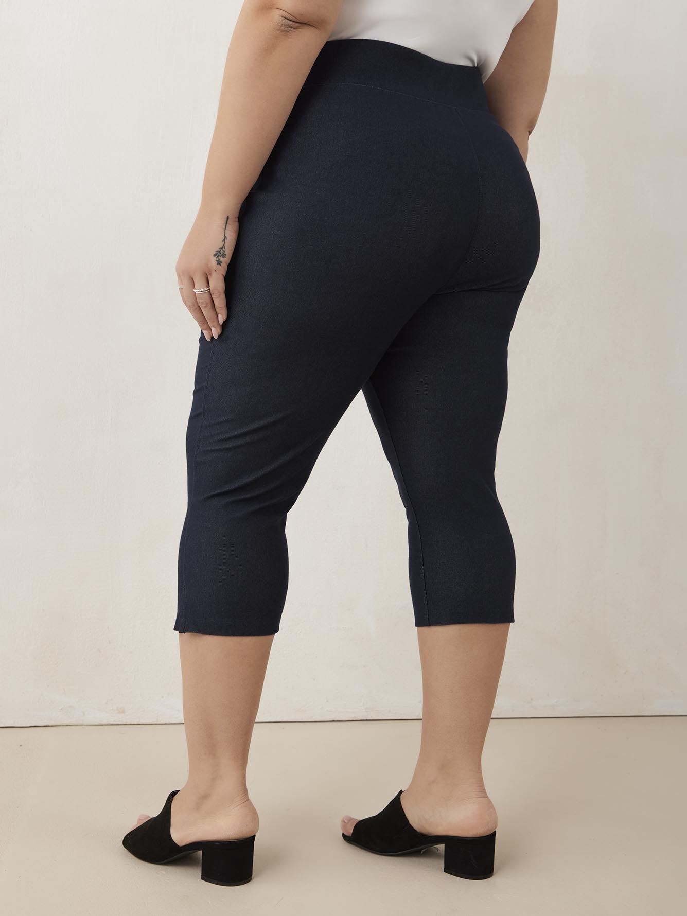 Basic Denim Capri Legging - PENN. Essentials