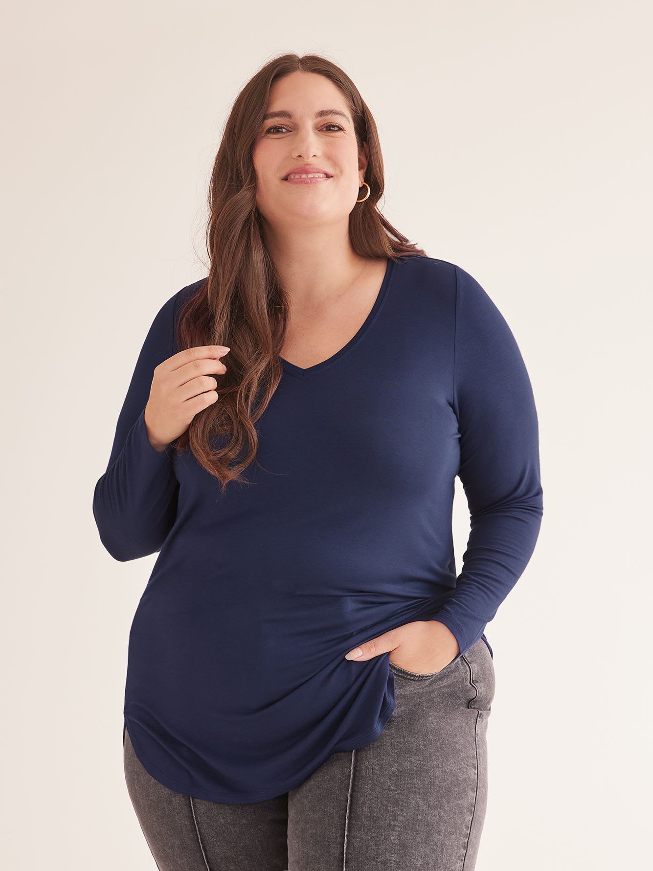 Responsible, Modern-Fit V-Neck Tunic - PENN. Essentials
