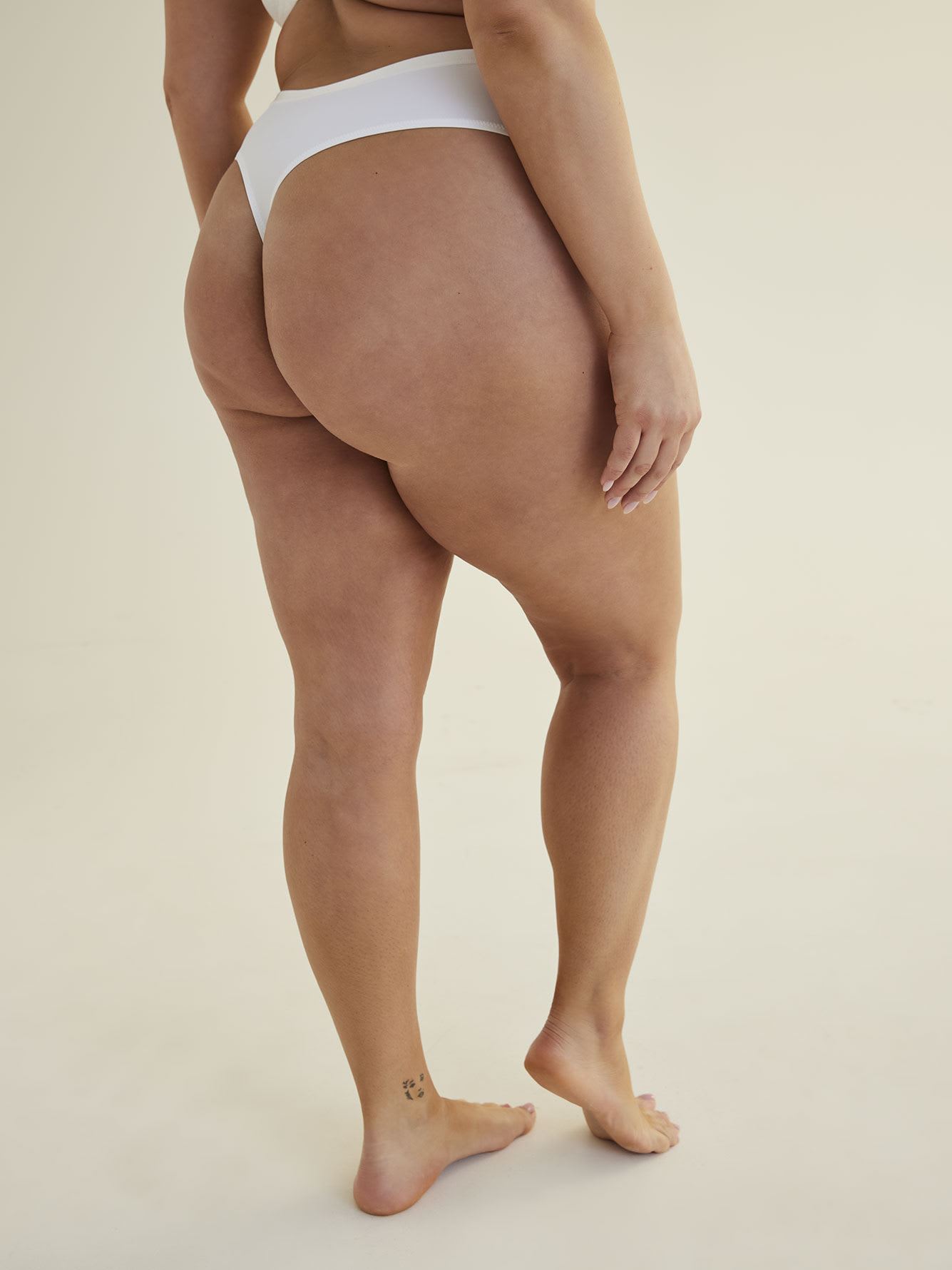 Solid Microfiber Thong with Lace Details - ti VOGLIO