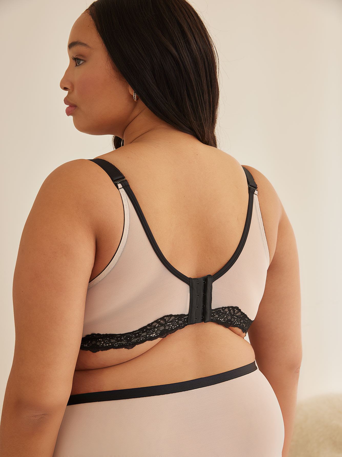 Underwire Padded Plunge Bra with Embroidery - Déesse Collection