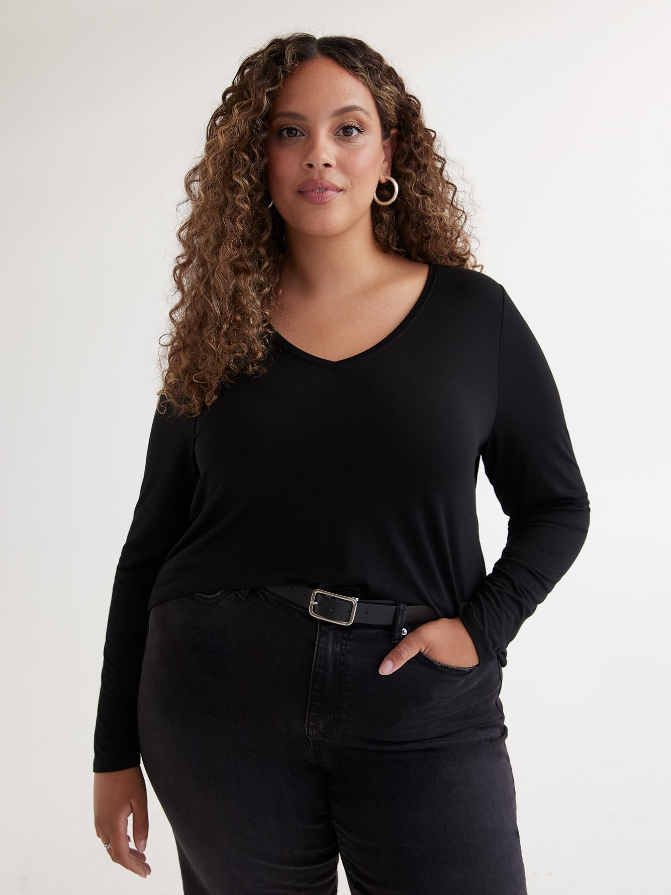 Long Black Modern-Fit Tee - PENN. Essentials