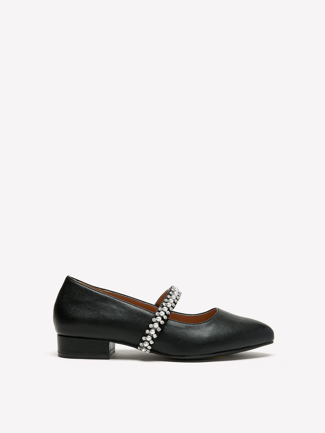 Extra Wide Width, Pointed Flat Shoes with Fancy Strap